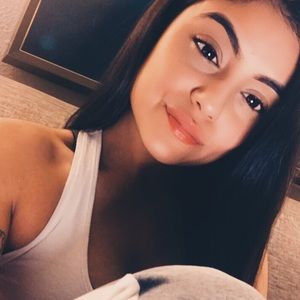 Meet your Posher, Alejandra